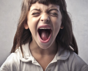 Video: Μην νευριάζετε μπροστά στα παιδιά σας