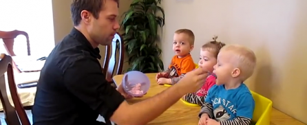 fun-family-showed-world-dad-parody-style-eimai-mpampas-kai-to-ksero-icon6